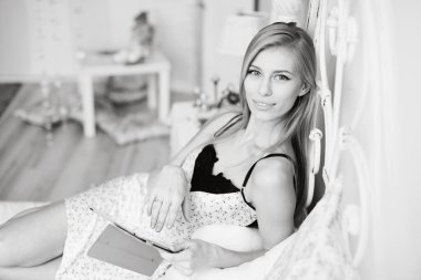 güzel sarışın saç tatlı bayan