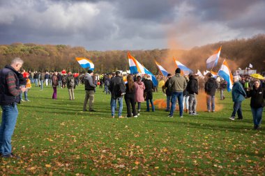 07 Kasım 2021, Lahey, Hollanda, Malieveld, COVID-19 enfeksiyonlarını önleme amaçlı hükümet tedbirlerine karşı protesto