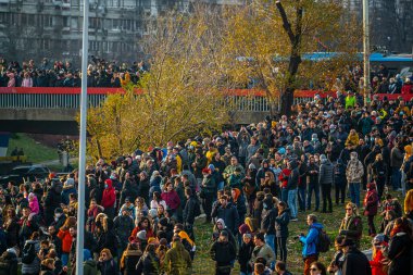 4 Aralık 2021, Belgrad, Sırbistan, Çevre protestosu. Protestocular otoyolu kapatıyor. Rio Tinto şirketinin Sırbistan 'da lityum çıkarmayı planlamasına karşı protesto.