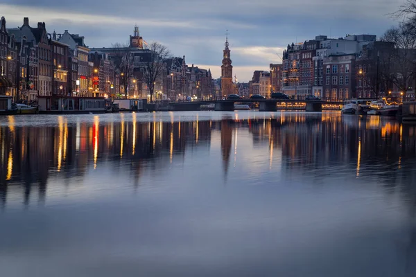 Nachtbeeld Van Het Centrum Van Amsterdam Nederland Tijdens Wintervakantie Kerstmis — Stockfoto