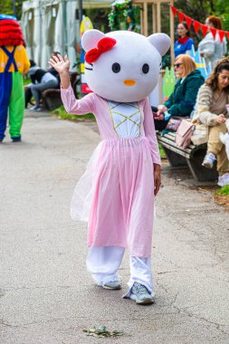 23 Nisan 2022, Belgrad, Sırbistan, Çocuklar için Paskalya kutlamaları performansı 