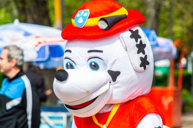 23 Nisan 2022, Belgrad, Sırbistan, Çocuklar için Paskalya kutlamaları performansı 