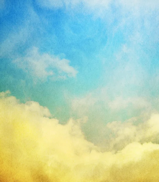 Gelbe Wolken und blauer Nebel — Stockfoto