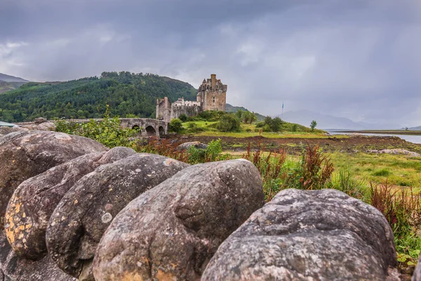 Castelo Histórico Escócia Mau Tempo Com Nuvens Escuras Eilean Donan — Fotografia de Stock