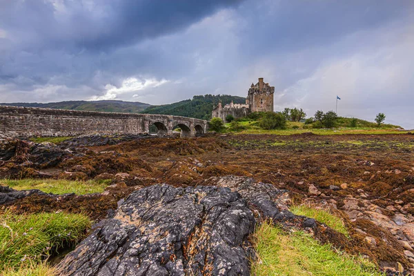Castelo Histórico Escócia Eilean Donan Castle Uma Ilha Maré Baixa — Fotografia de Stock