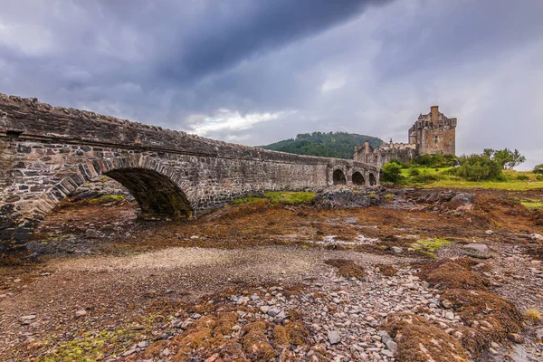 Ponte Pedra Com Arcos Para Castelo Histórico Escócia Cama Rio — Fotografia de Stock