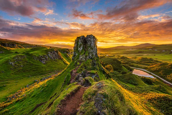 Sunset Isle Skye Scotland Castle Ewen Mountain Hill Paths Meadow — Stock Photo, Image