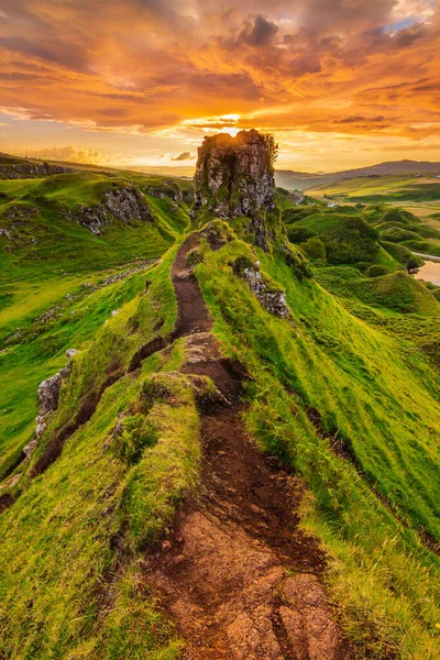 Caminho Arenoso Para Topo Uma Rocha Castelo Ewen Ilha Skye — Fotografia de Stock