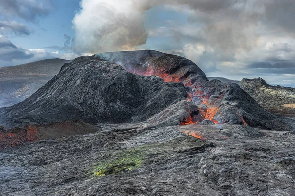 레이캬 반도의 경관이요 아이슬란드의 활화산에서는 용암이 흐르지 않습니다 과많은 증기로 — 스톡 사진