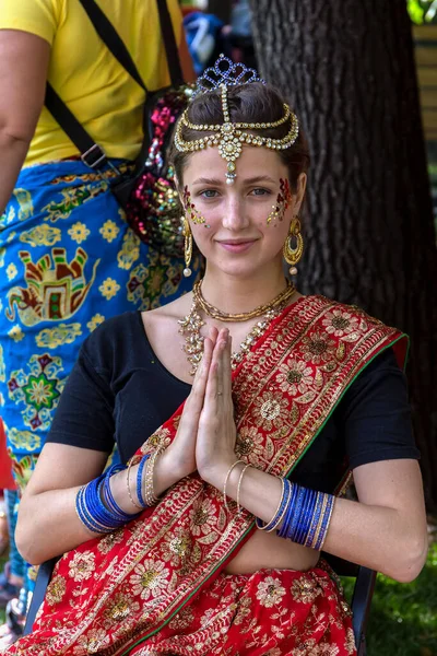 Moscú Rusia Sokolniki Park Agosto 2019 Chica Europea Traje Tradicional — Foto de Stock