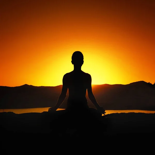 Sereniteit Yoga Beoefenen Schemering Zonsondergang Tijd Meditatie — Stockfoto