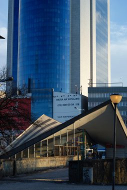 Modern çatı yukarıda warszawa ochota tren istasyonu