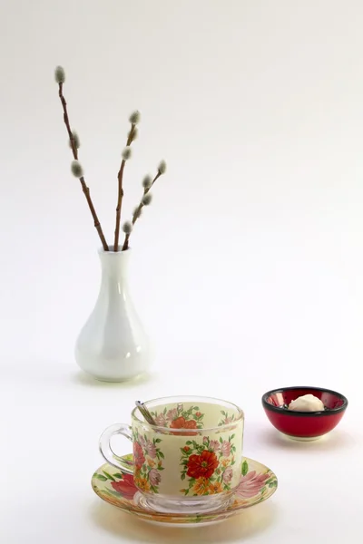 Tea cup, candy and white vase — Stock Photo, Image