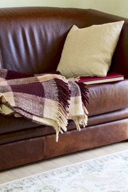 Yastığın altında kapalı kitap