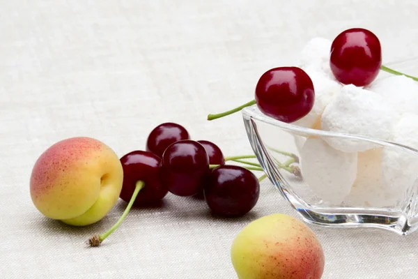 Beautiful summer breakfast — Stock Photo, Image