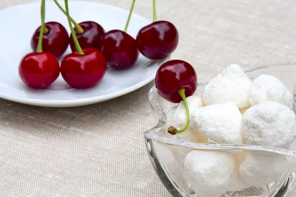 Beautiful summer breakfast — Stock Photo, Image