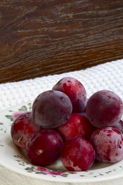 Plums on a plate — Stock Photo, Image