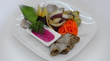 diiferent türlü et tabağı
