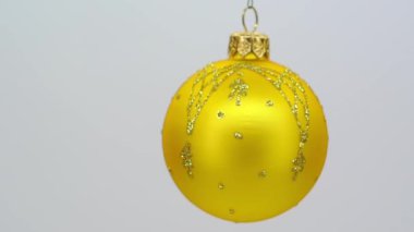 Sarı cam Noel süsü altın deseni fullhd 1080p ile