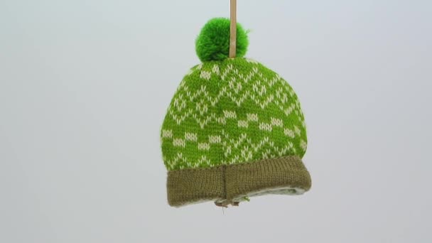 Small green wool hat ornament FullHD 1080p — Stock Video