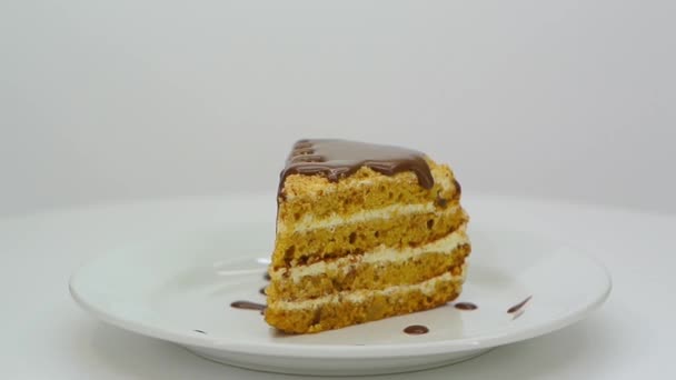 Cake met chocolade ijsvorming fullhd 1080p — Stockvideo