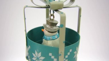 mevcut bir fullhd 1080 p şeklinde mavi metal süs