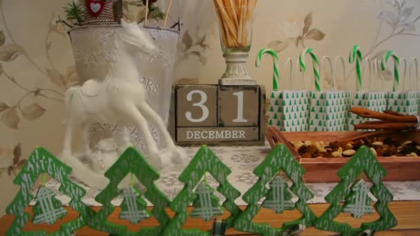 Ornamenti in legno per albero di Natale 1080p — Video Stock