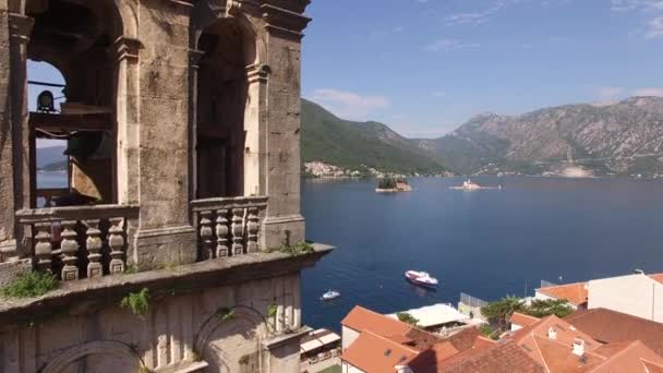 Gamla klocktornet i kyrkan St Nicholas. Perast, Montenegro — Stockvideo