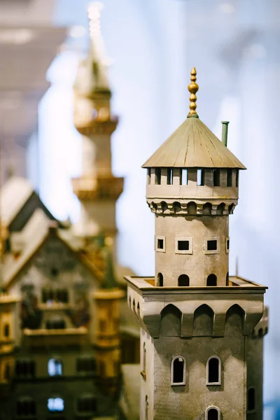Menara dengan menara dari Istana Neuschwanstein dalam miniatur — Stok Foto