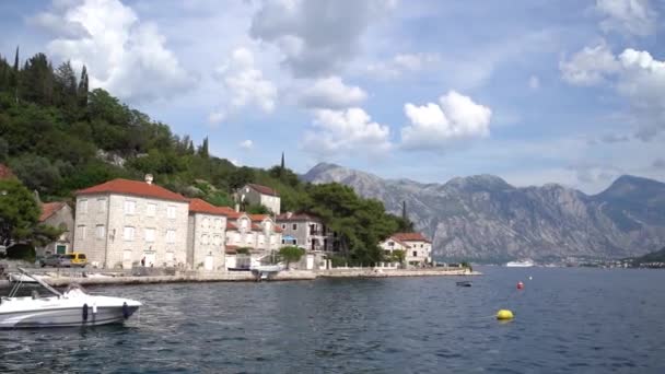 Quai sur l'ancienne côte de Perast. Monténégro — Video