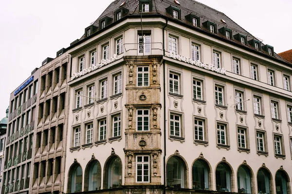 Fasada ratusza na Marienplatz. Monachium, Niemcy — Zdjęcie stockowe