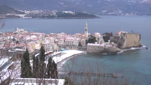 Old town of Budva in winter in snow — Stock Video