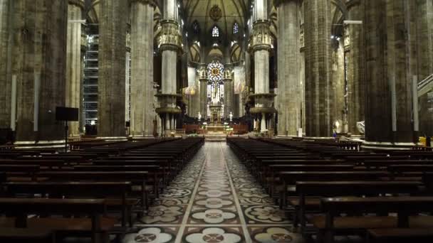 Gazdag belső dekoráció a Duomo. Milánó, Olaszország — Stock videók