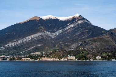 Como Gölü kıyısındaki Tremezzo kasabası. İtalya