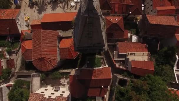 Torre del campanario de la iglesia de San Nicolás. Perast, Montenegro — Vídeos de Stock