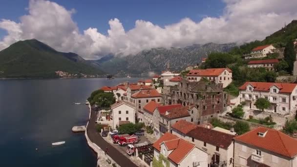 Tetti piastrellati dell'antica città di Perast in Montenegro — Video Stock