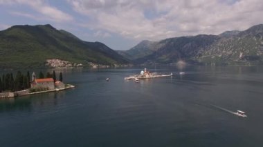 Gospa od Skrpjela Adaları ve St. George, Karadağ. Panorama