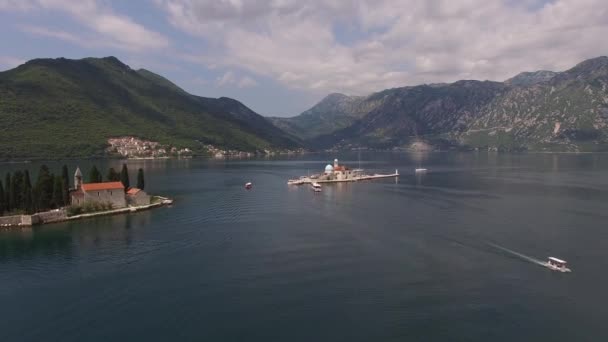 Islas de Gospa od Skrpjela y St. George, Montenegro. Panorama — Vídeos de Stock