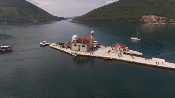 Gospa od Skrpjela Adası, Karadağ. Panorama — Stok video
