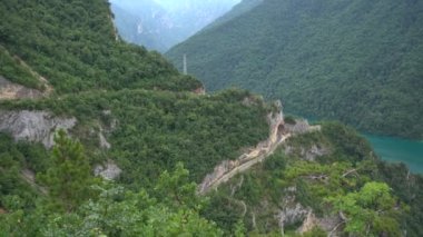 Piva Gölü üzerindeki kanyonda köprü. İHA
