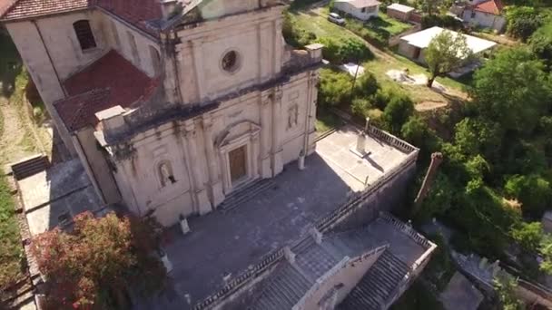 Conjunto arquitectónico del edificio de la Iglesia del Nacimiento de Nuestra Señora. Prcanj — Vídeos de Stock