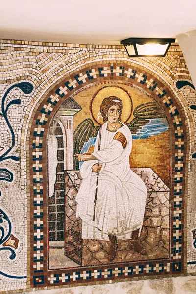 Mosaik föreställer en ängel med käpp i Ostrogs kloster. Montenegro — Stockfoto