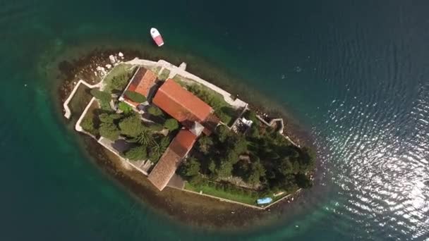 Luchtfoto van het eiland St. George. Montenegro — Stockvideo