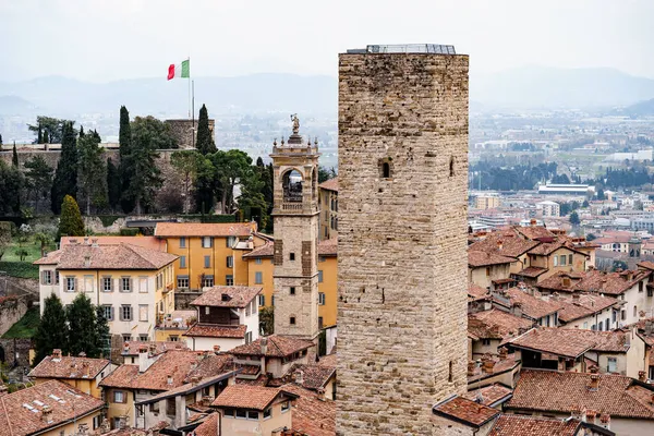 Citta Alta 'daki Gombito Kulesi. Bergamo, İtalya
