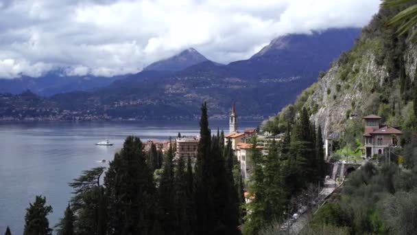 Côte montagneuse de la ville de Varenna. Lac de Côme, Italie — Video