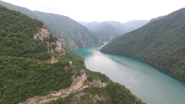 Mountain roads near Lake Piva. Aerial view — Stock Video