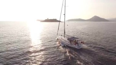 Yelkenli yatı Mamula Adası 'na gidiyor