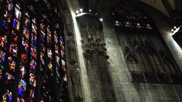Vetrate ad arco del Duomo. Italia, Milano — Video Stock