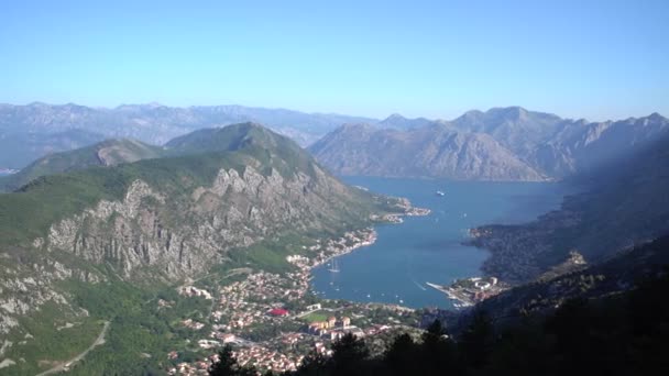 El mar está rodeado de montañas. Vista desde el Monte Lovcen — Vídeos de Stock