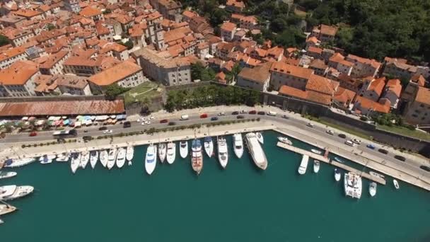 Panorama de la costa del casco antiguo de Kotor, Montenegro — Vídeos de Stock